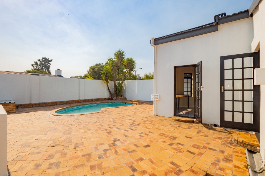 5 Bedroom Property for Sale in De Bron Western Cape